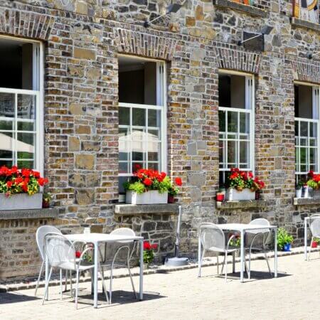 outdoor cafe in Ireland while traveling dairy free in Ireland
